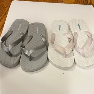 Old Navy Gray and White Flip Flops Duo